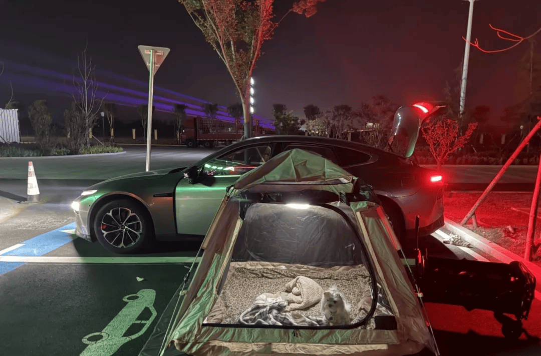 间年轻人旅行掀起“帐篷过夜”热潮开元棋牌不住酒店住帐篷!国庆期(图3) 间年轻人旅行掀起“帐篷过夜”热潮开元棋牌不住酒店住帐篷!国庆期(图3)